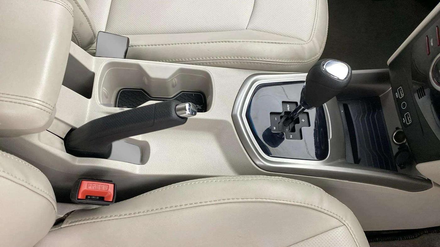 2022 Mahindra XUV300 W8 (O) 1.2 PETROL AMT, Petrol, Automatic, 9,185 km, Gear Lever
