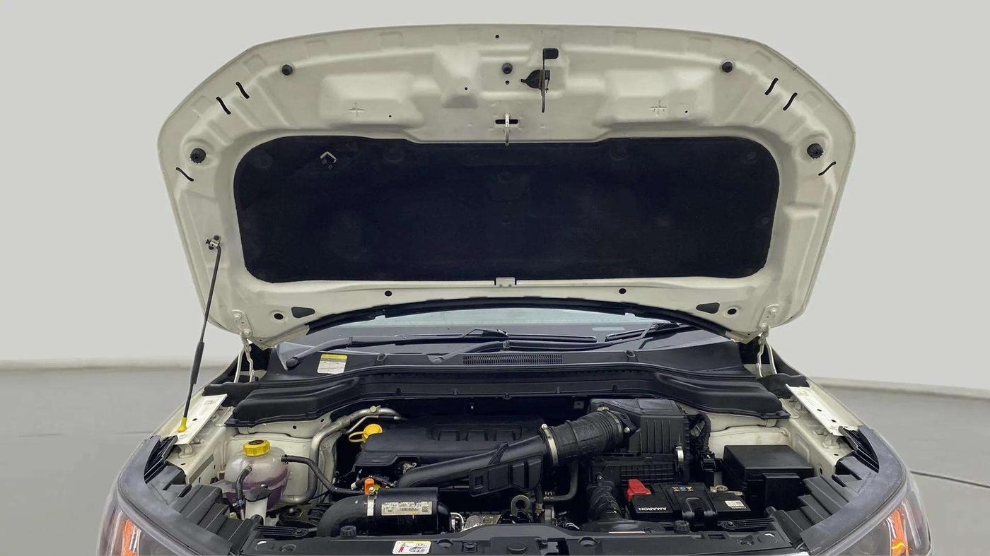 2022 Mahindra XUV300 W8 (O) 1.2 PETROL AMT, Petrol, Automatic, 9,185 km, Open Bonet