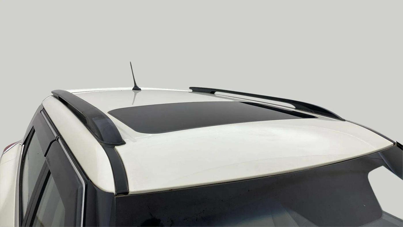 2022 Mahindra XUV300 W8 (O) 1.2 PETROL AMT, Petrol, Automatic, 9,185 km, Roof