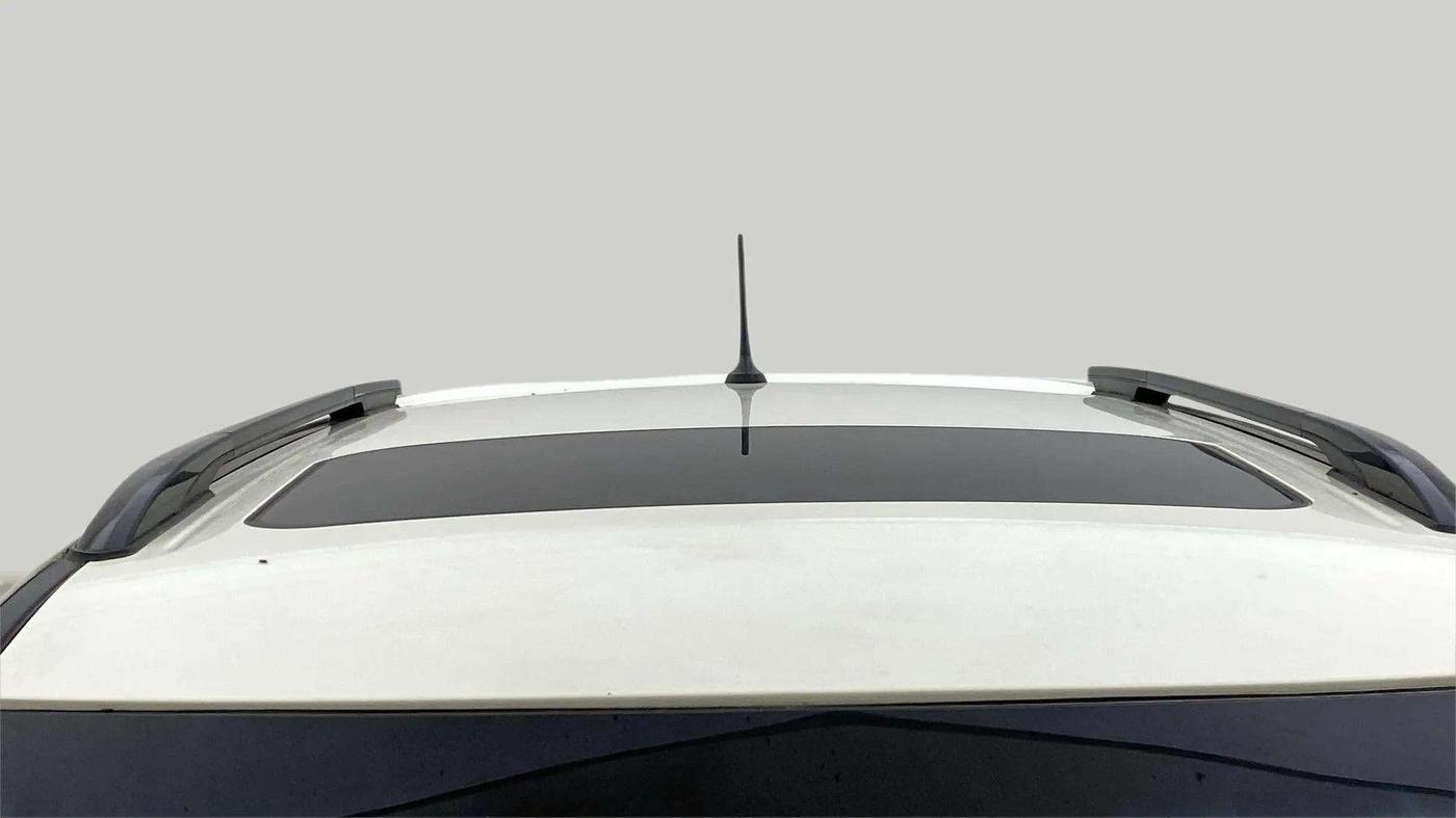 2022 Mahindra XUV300 W8 (O) 1.2 PETROL AMT, Petrol, Automatic, 9,185 km, Moonroof/ Sunroof