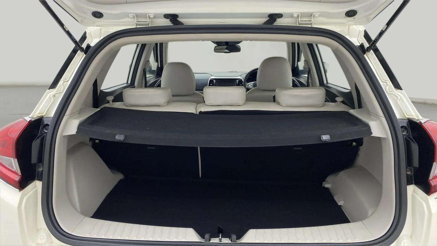 2022 Mahindra XUV300 W8 (O) 1.2 PETROL AMT, Petrol, Automatic, 9,185 km, Boot Open Zoomed View