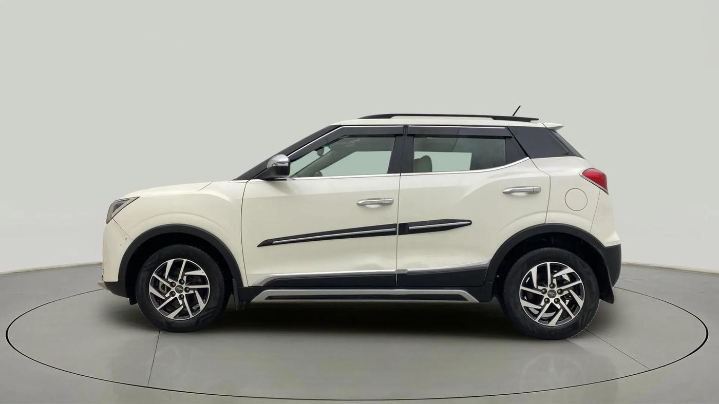 2022 Mahindra XUV300 W8 (O) 1.2 PETROL AMT, Petrol, Automatic, 9,185 km, Left Side