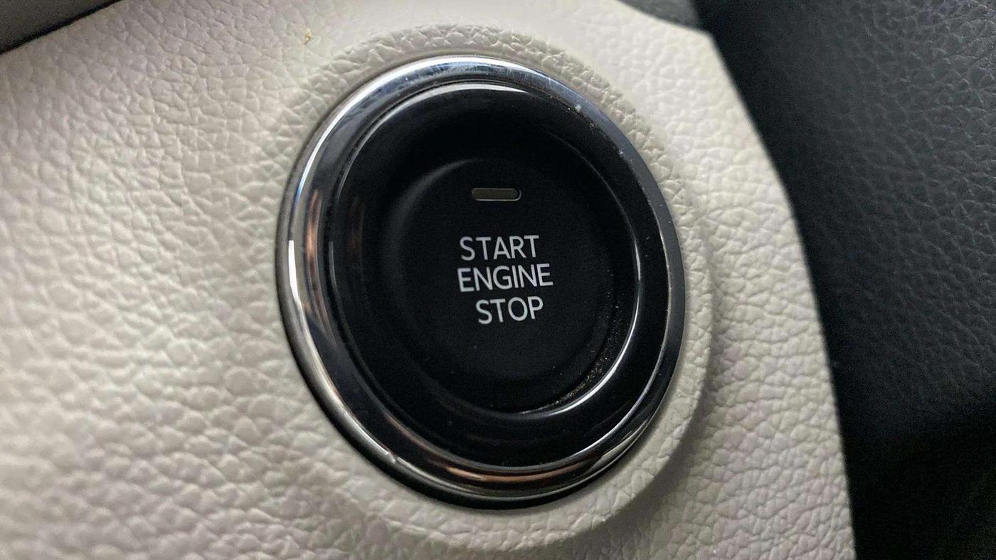 2022 Mahindra XUV300 W8 (O) 1.2 PETROL AMT, Petrol, Automatic, 9,185 km, Keyless Start/ Stop Button