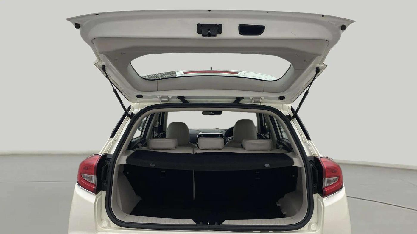 2022 Mahindra XUV300 W8 (O) 1.2 PETROL AMT, Petrol, Automatic, 9,185 km, Boot Door Open
