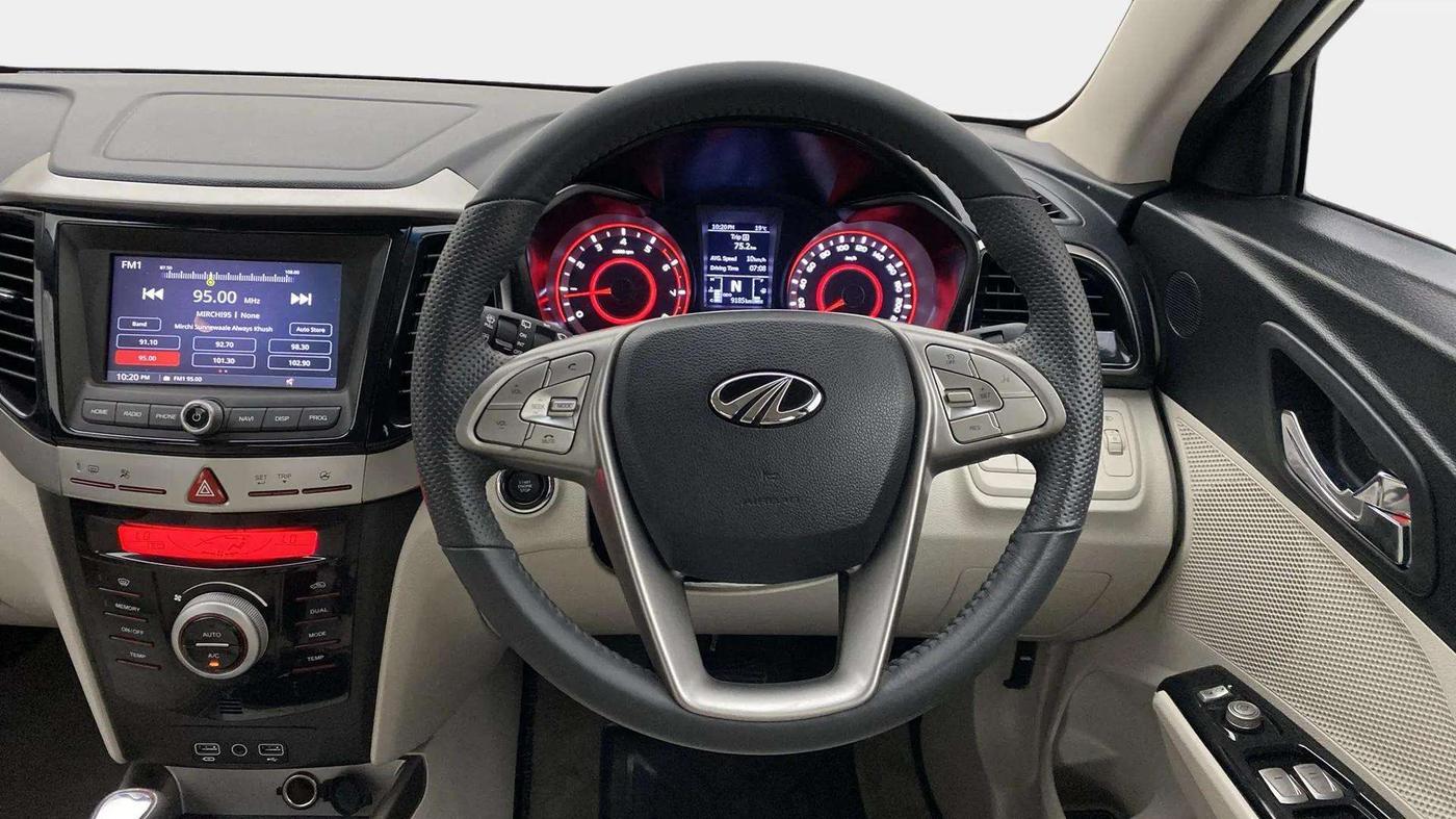 2022 Mahindra XUV300 W8 (O) 1.2 PETROL AMT, Petrol, Automatic, 9,185 km, Steering Wheel Close Up