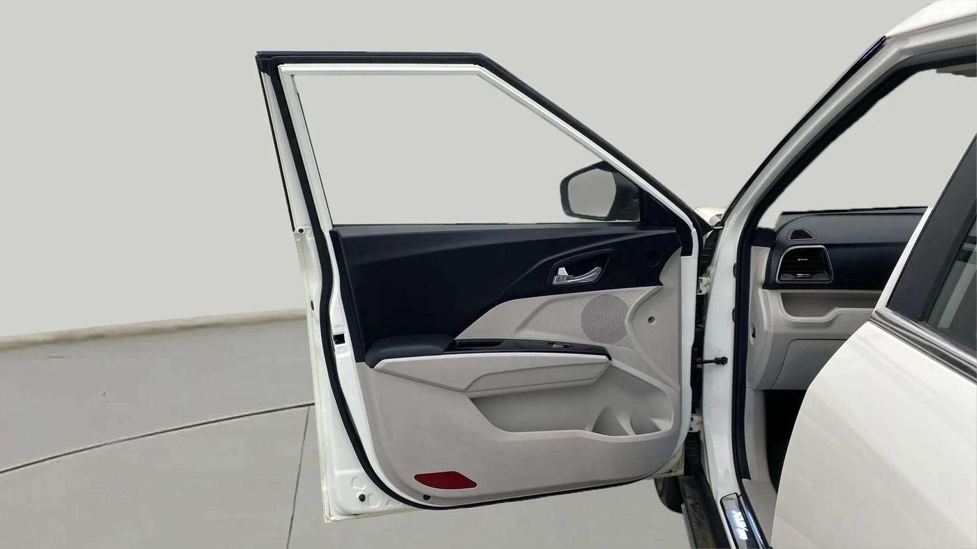 2022 Mahindra XUV300 W8 (O) 1.2 PETROL AMT, Petrol, Automatic, 9,185 km, LHS Front Door