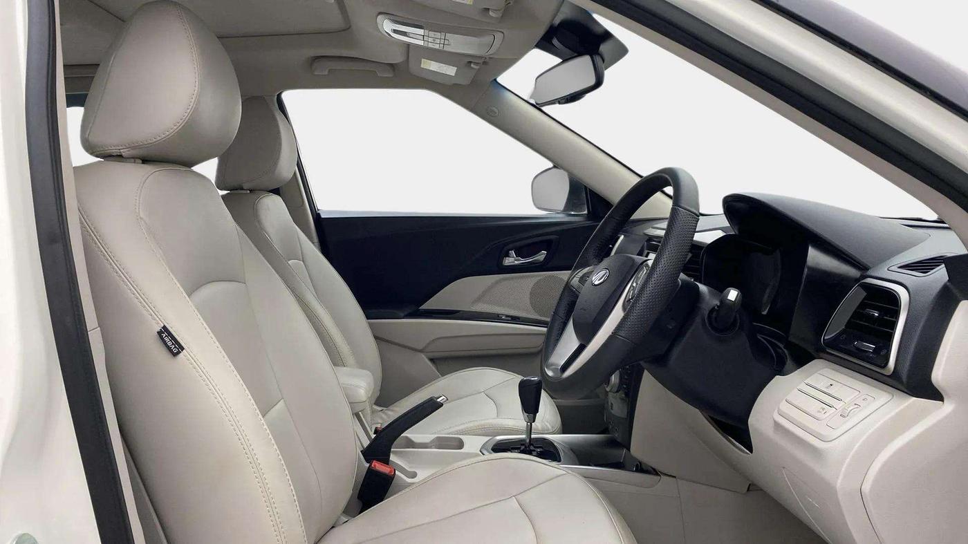 2022 Mahindra XUV300 W8 (O) 1.2 PETROL AMT, Petrol, Automatic, 9,185 km, Right Side Front Door Cabin