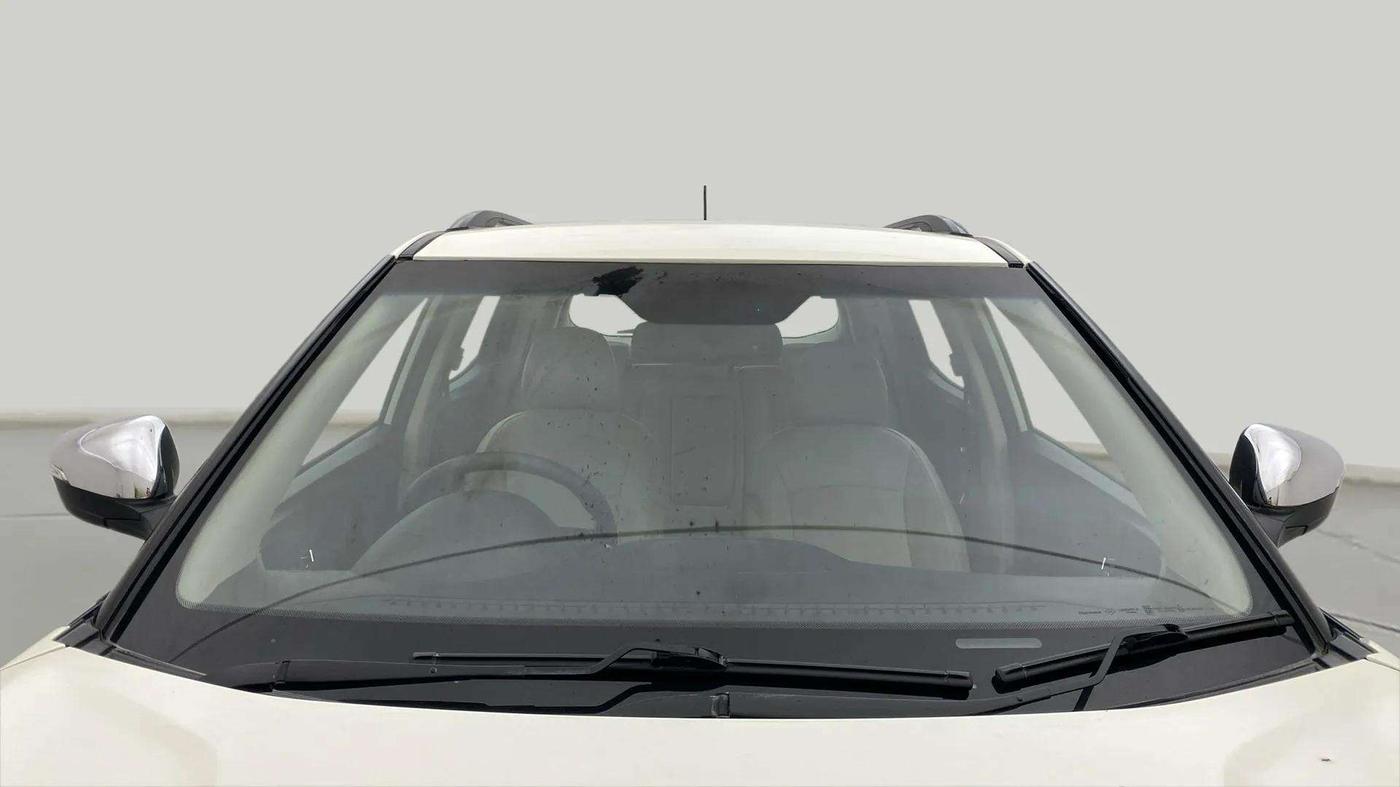 2022 Mahindra XUV300 W8 (O) 1.2 PETROL AMT, Petrol, Automatic, 9,185 km, Front Windshield