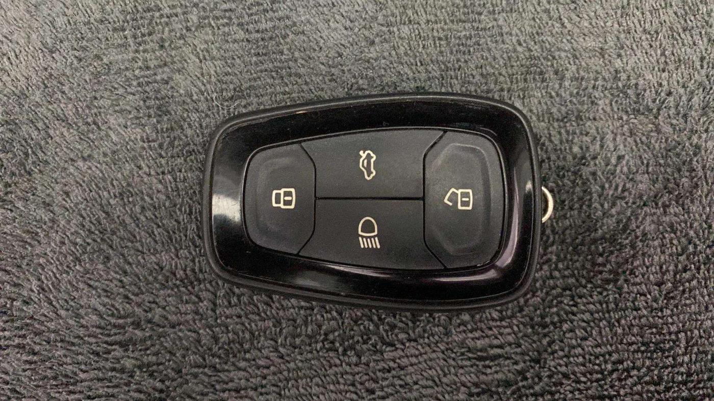 2018 Tata NEXON XZ PETROL, Petrol, Manual, 23,546 km, Key Close Up