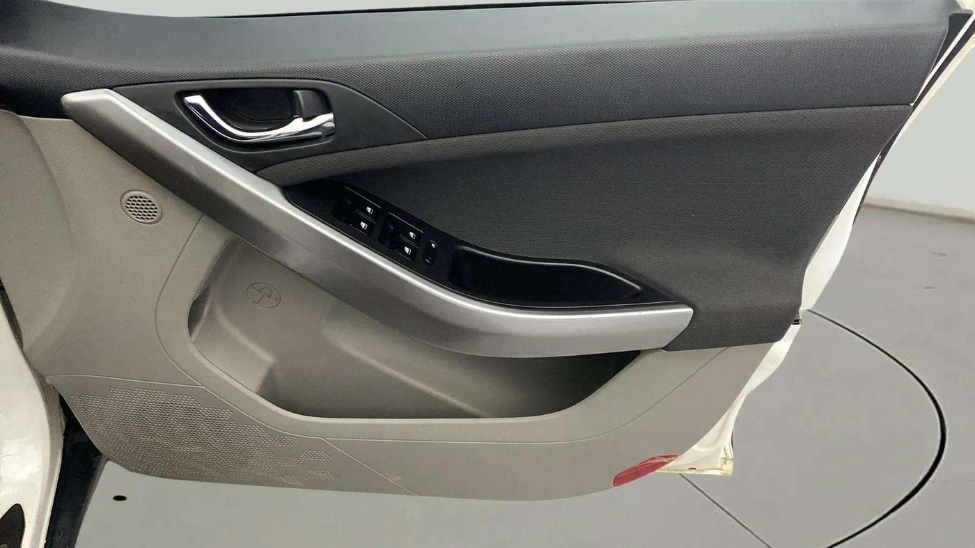 2018 Tata NEXON XZ PETROL, Petrol, Manual, 23,546 km, Driver Side Door Panels Control