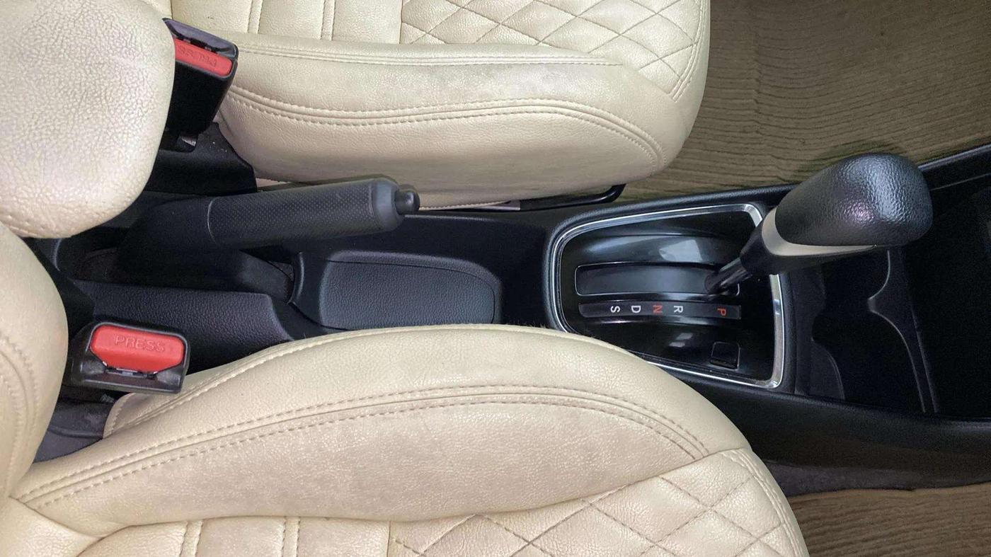 2022 Honda Amaze 1.2L I-VTEC VX CVT, Petrol, Automatic, 29,705 km, Gear Lever