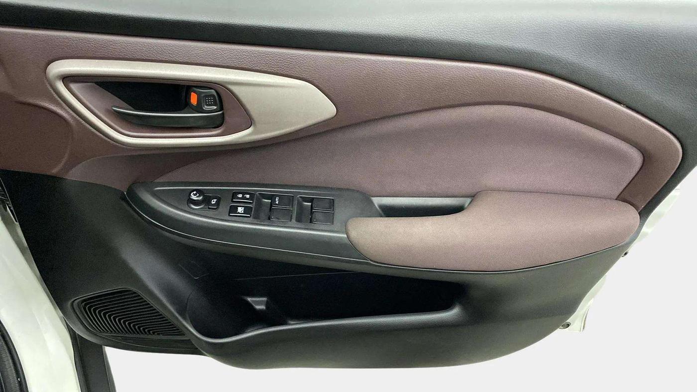 2024 Maruti FRONX DELTA PLUS 1.2L AGS, Petrol, Automatic, 4,351 km, Driver Side Door Panels Control