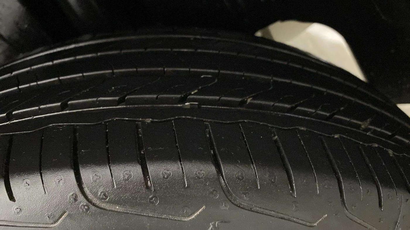 2024 Maruti FRONX DELTA PLUS 1.2L AGS, Petrol, Automatic, 4,351 km, Left Rear Tyre Tread