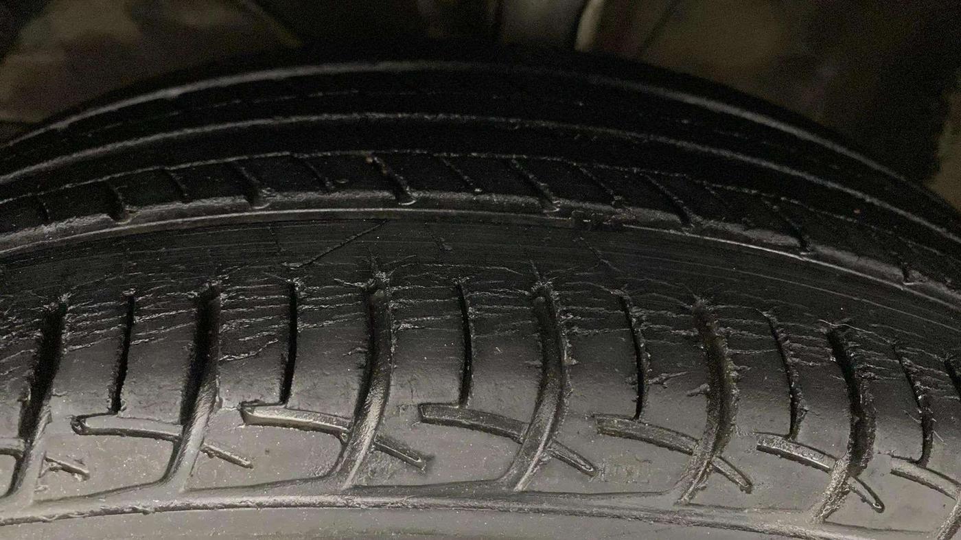 2018 Maruti Baleno DELTA PETROL 1.2, Petrol, Manual, 40,589 km, Left Front Tyre Tread