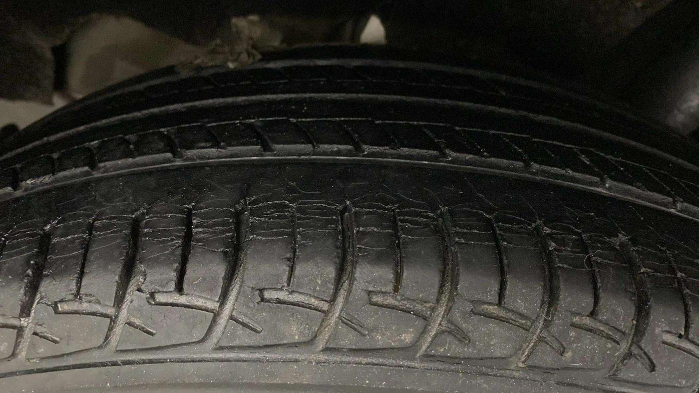 2018 Maruti Baleno DELTA PETROL 1.2, Petrol, Manual, 40,589 km, Left Rear Tyre Tread
