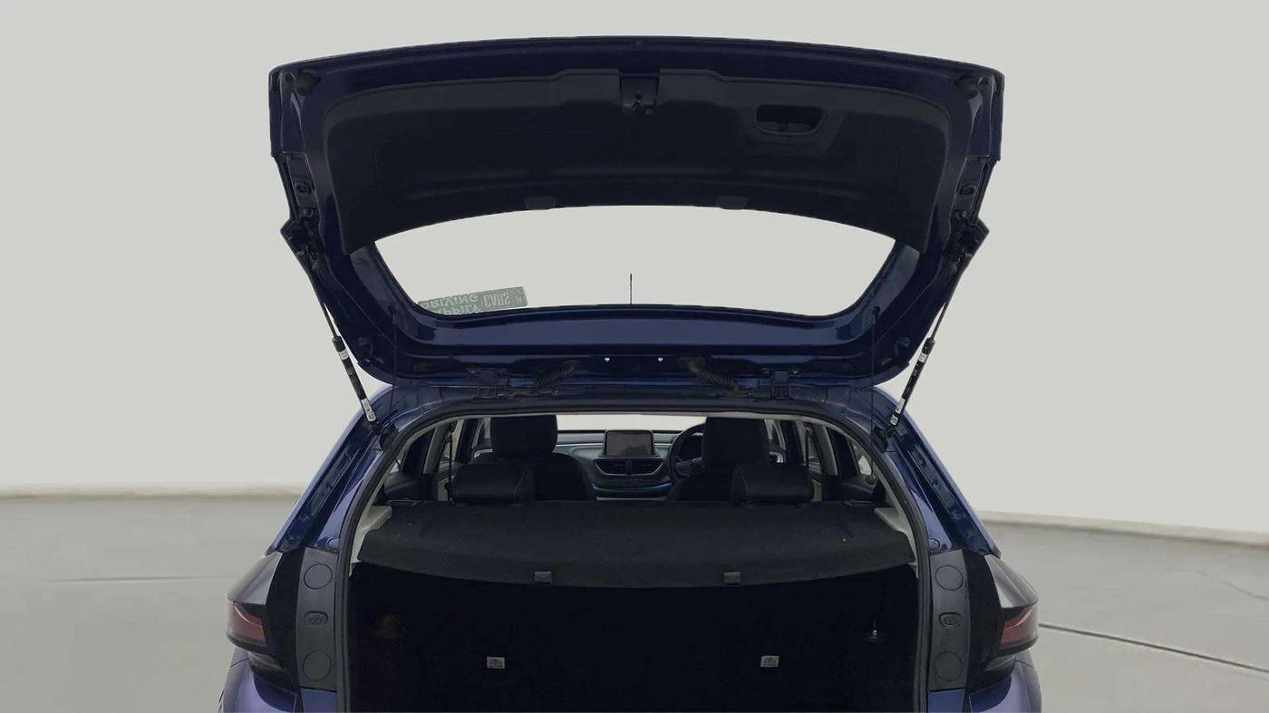 2023 Tata ALTROZ XZA PLUS, Petrol, Automatic, 2,975 km, Boot Door Open