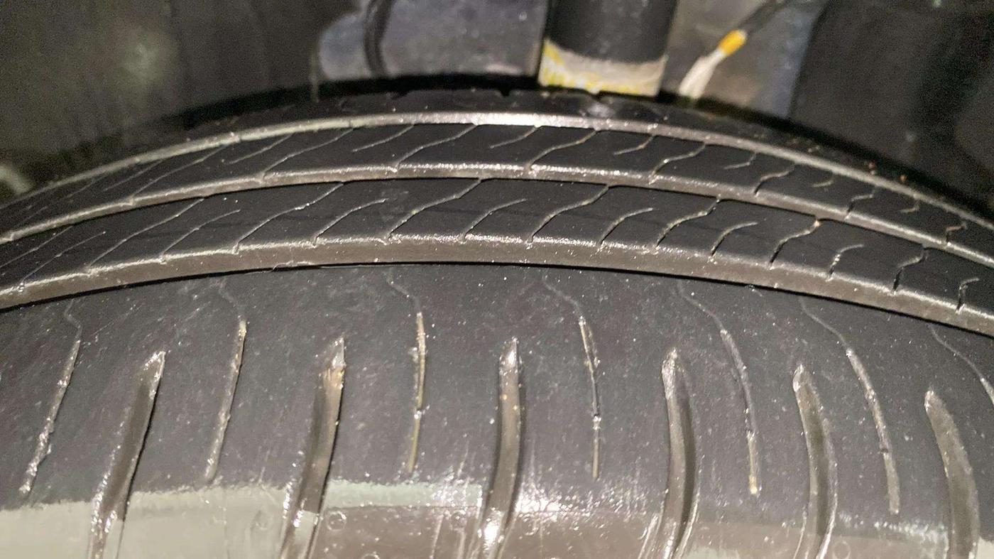 2023 Tata ALTROZ XZA PLUS, Petrol, Automatic, 2,975 km, Left Front Tyre Tread