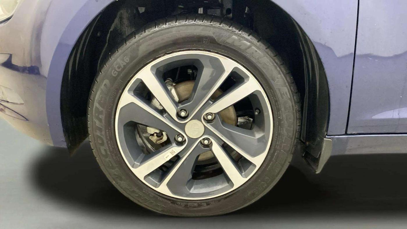 2023 Tata ALTROZ XZA PLUS, Petrol, Automatic, 2,975 km, Left Front Wheel