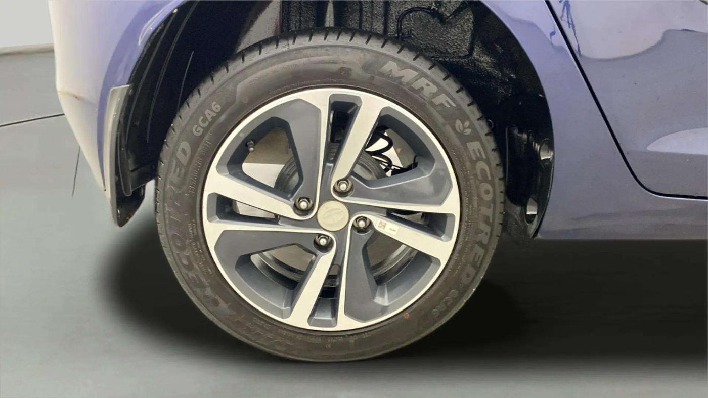 2023 Tata ALTROZ XZA PLUS, Petrol, Automatic, 2,975 km, Right Rear Wheel