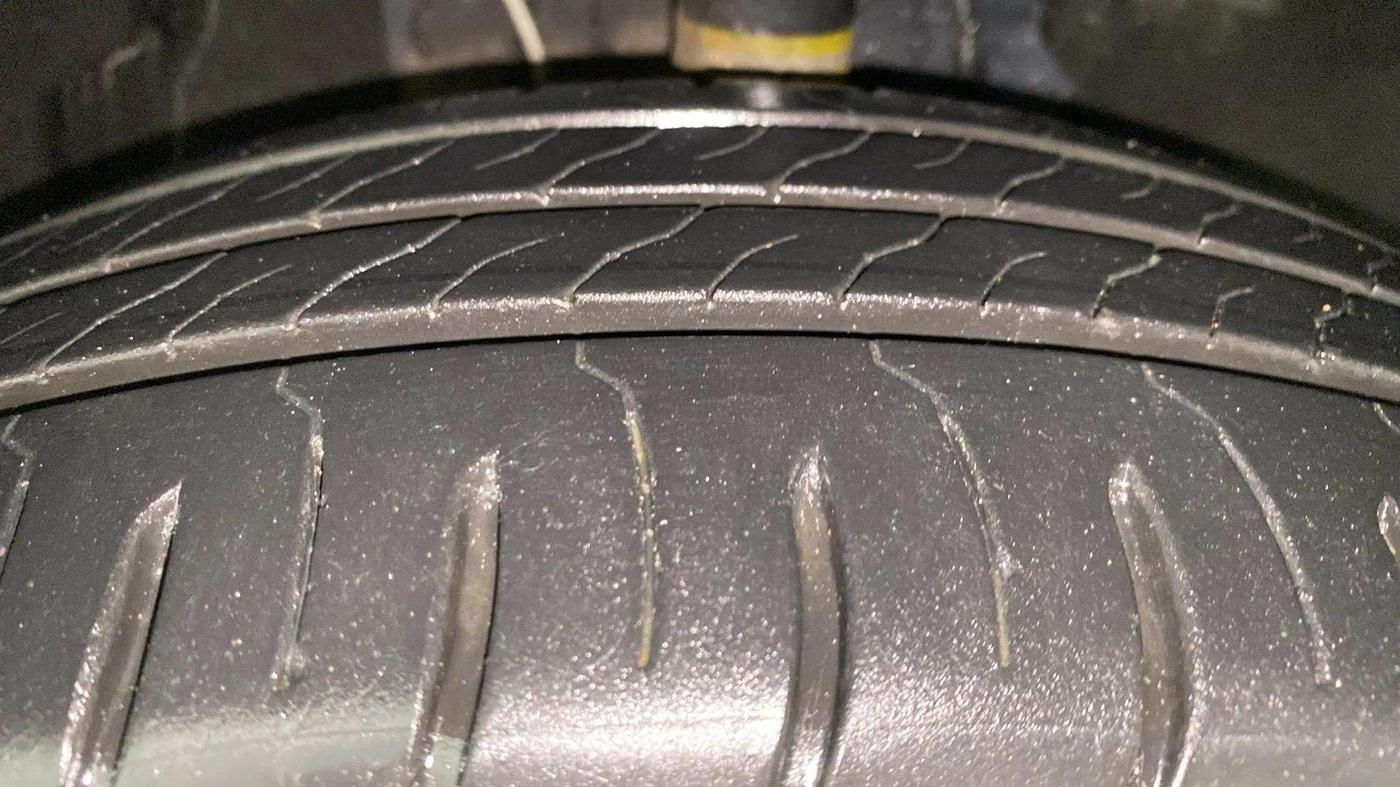 2023 Tata ALTROZ XZA PLUS, Petrol, Automatic, 2,975 km, Right Front Tyre Tread