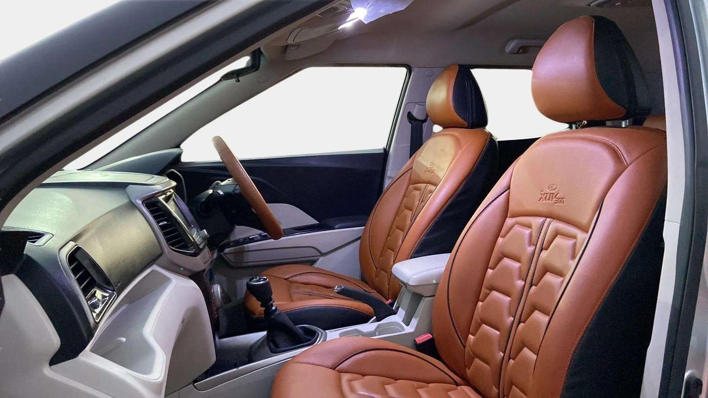 2020 Mahindra XUV300 W8 1.2 PETROL, Petrol, Manual, 33,911 km, Right Side Front Door Cabin