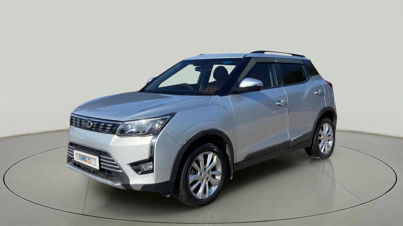2020 Mahindra XUV300 W8 1.2 PETROL, Petrol, Manual, 33,911 km, Left Front Diagonal