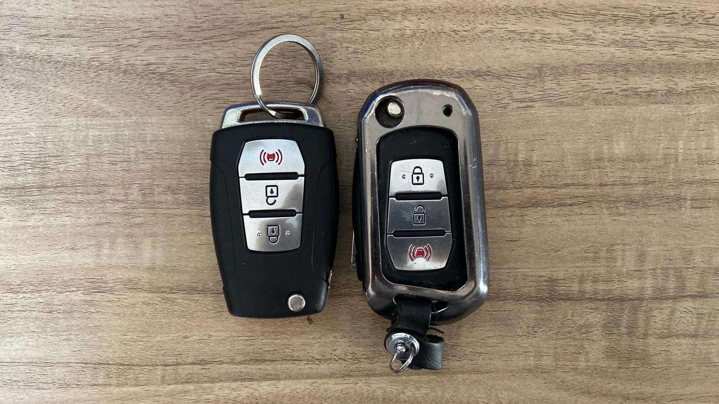 2020 Mahindra XUV300 W8 1.2 PETROL, Petrol, Manual, 33,911 km, Key Close Up