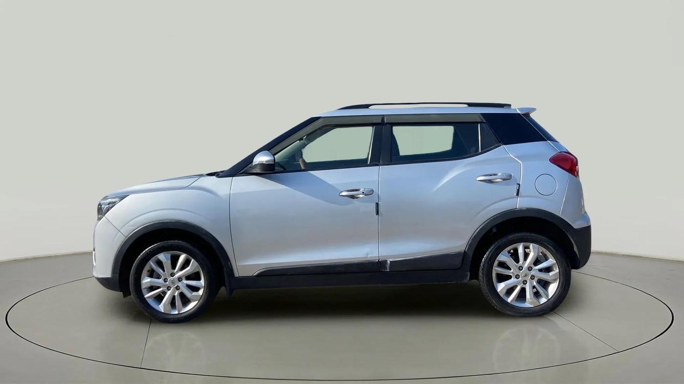 2020 Mahindra XUV300 W8 1.2 PETROL, Petrol, Manual, 33,911 km, Left Side