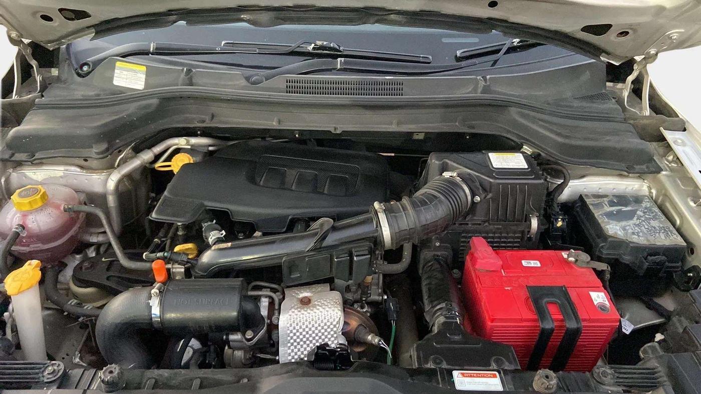 2020 Mahindra XUV300 W8 1.2 PETROL, Petrol, Manual, 33,911 km, Open Bonet