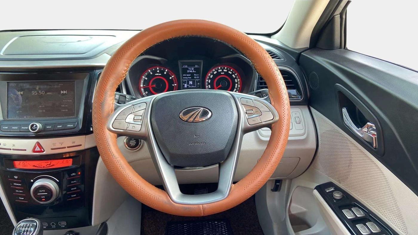2020 Mahindra XUV300 W8 1.2 PETROL, Petrol, Manual, 33,911 km, Steering Wheel Close Up