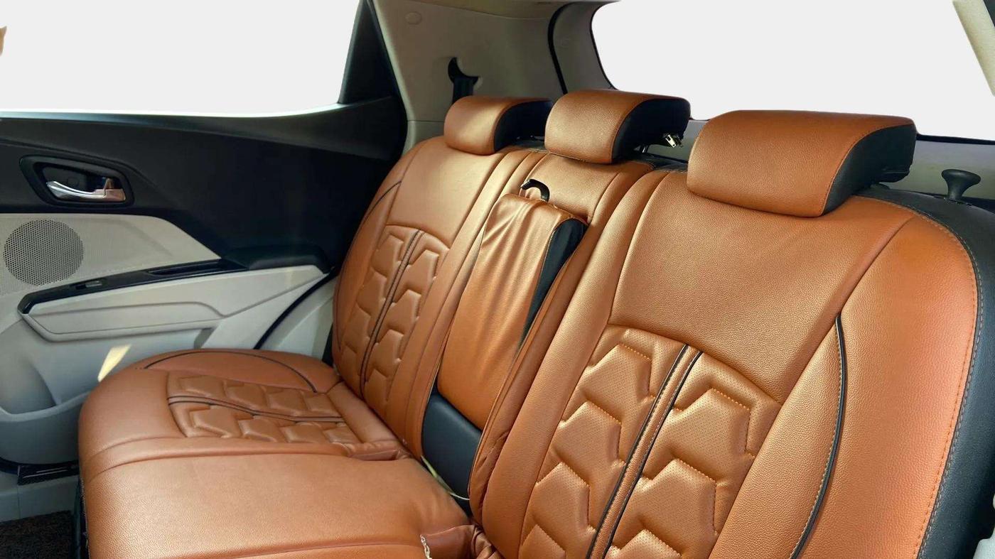 2020 Mahindra XUV300 W8 1.2 PETROL, Petrol, Manual, 33,911 km, Right Side Rear Door Cabin