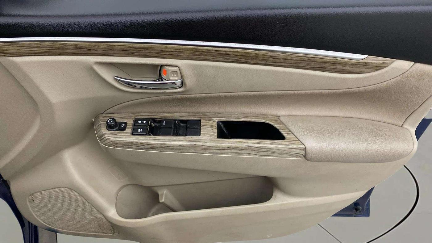 2020 Maruti Ciaz ALPHA 1.5 SHVS PETROL, Petrol, Manual, 41,131 km, Driver Side Door Panels Control