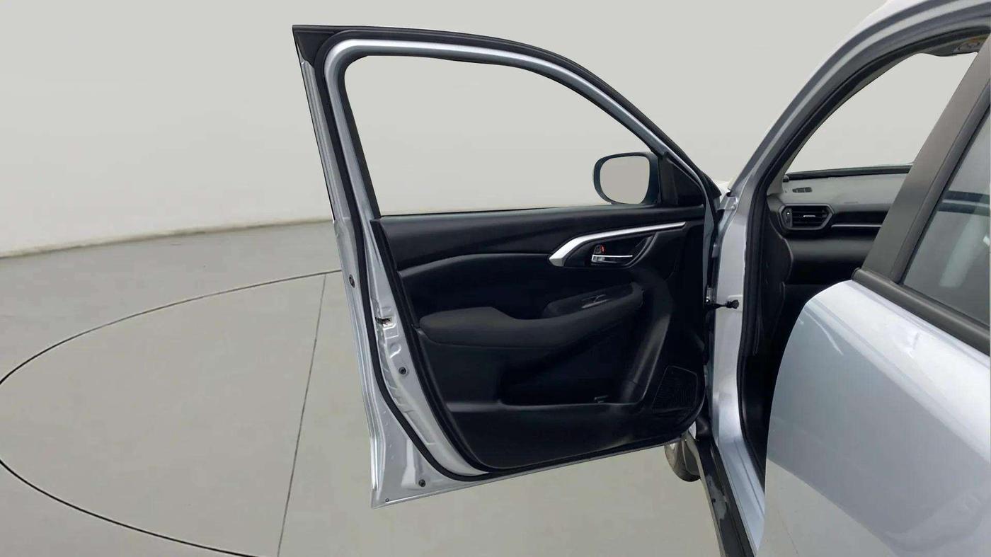 2023 Toyota URBAN CRUISER HYRYDER E NEO DRIVE, Petrol, Manual, 11,656 km, LHS Front Door
