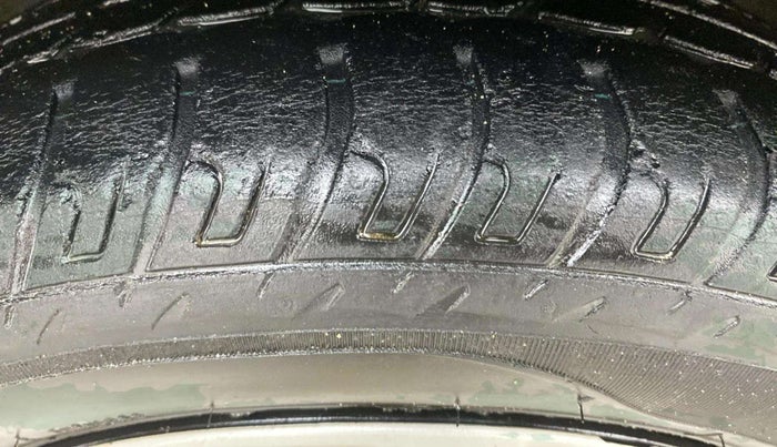 2017 Maruti Wagon R 1.0 VXI, Petrol, Manual, 34,473 km, Left Front Tyre Tread