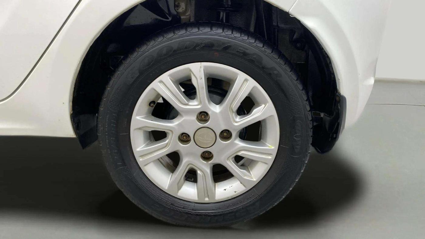 2017 Tata Tiago XZA PETROL, Petrol, Automatic, 34,662 km, Left Rear Wheel