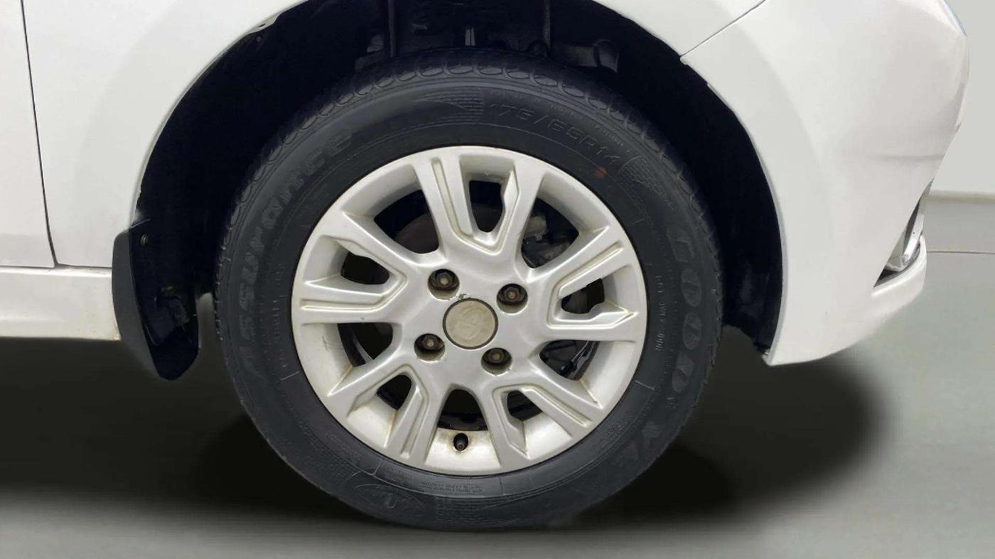 2017 Tata Tiago XZA PETROL, Petrol, Automatic, 34,662 km, Right Front Wheel