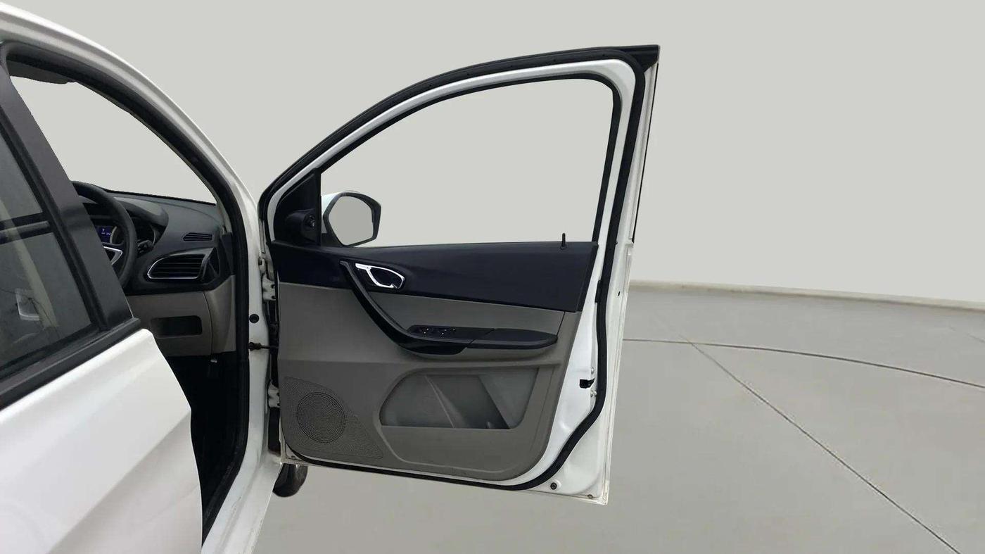 2017 Tata Tiago XZA PETROL, Petrol, Automatic, 34,662 km, RHS Front Door