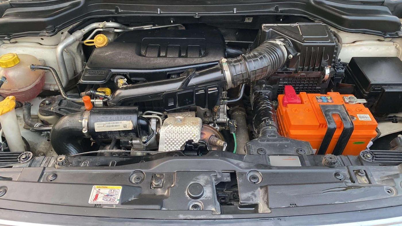 2020 Mahindra XUV300 W8 1.2 PETROL, Petrol, Manual, 55,672 km, Open Bonet