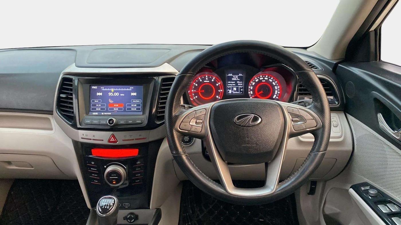 2020 Mahindra XUV300 W8 1.2 PETROL, Petrol, Manual, 55,672 km, Steering Wheel Close Up