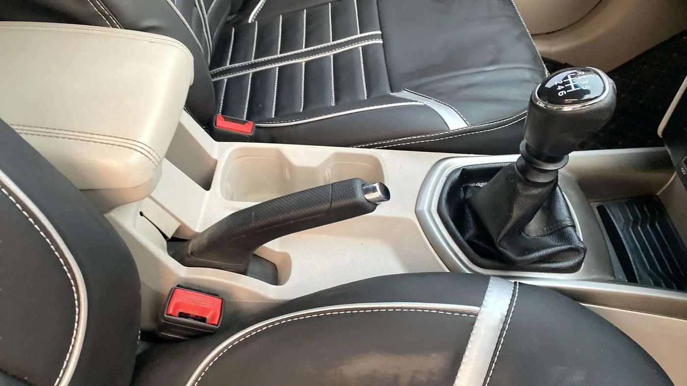 2020 Mahindra XUV300 W8 1.2 PETROL, Petrol, Manual, 55,672 km, Gear Lever