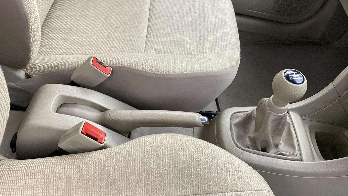 2015 Maruti Swift Dzire VXI, Petrol, Manual, 69,369 km, Gear Lever