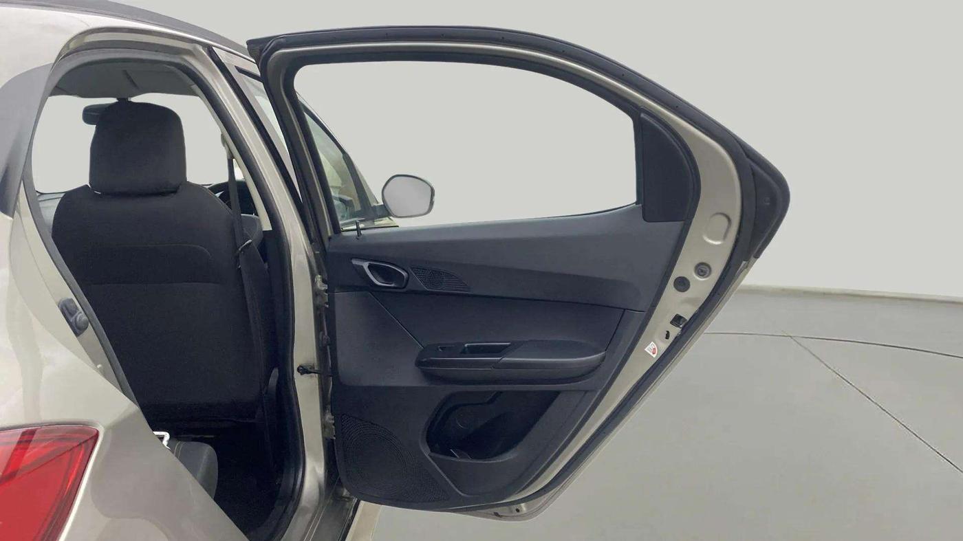 2018 Tata TIAGO NRG PETROL, Petrol, Manual, 50,251 km, RHS Rear Door