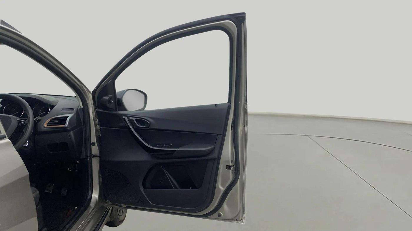 2018 Tata TIAGO NRG PETROL, Petrol, Manual, 50,251 km, RHS Front Door