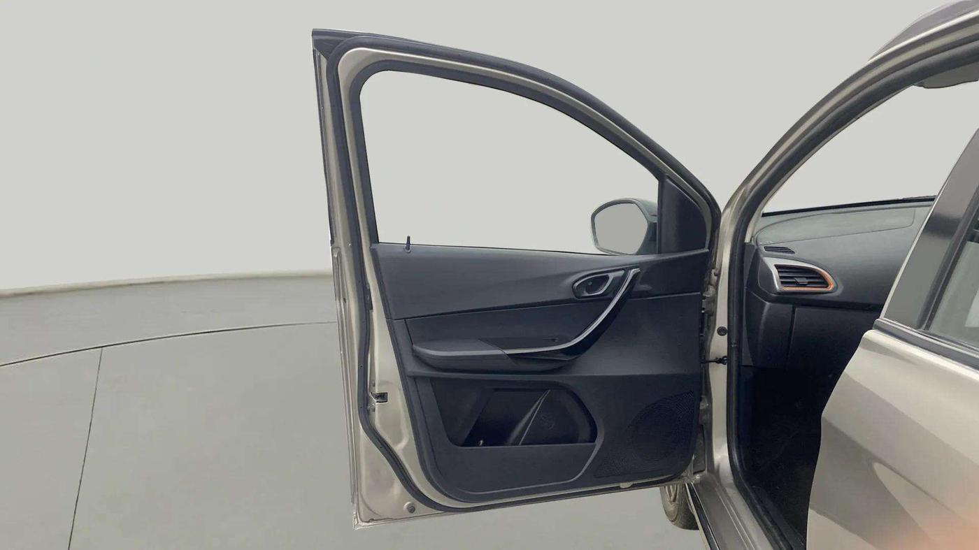 2018 Tata TIAGO NRG PETROL, Petrol, Manual, 50,251 km, LHS Front Door