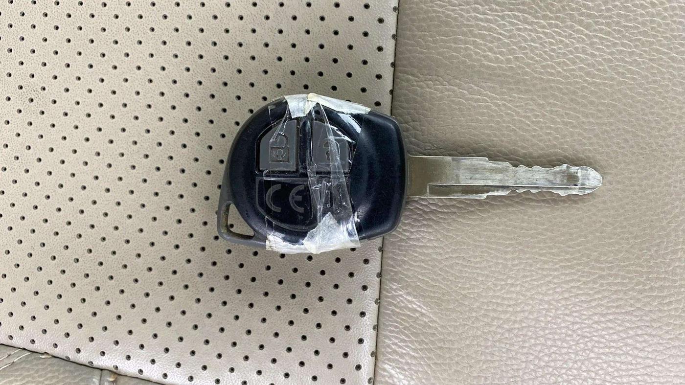 2019 Maruti Dzire VXI AMT, Petrol, Automatic, 77,826 km, Key Close Up