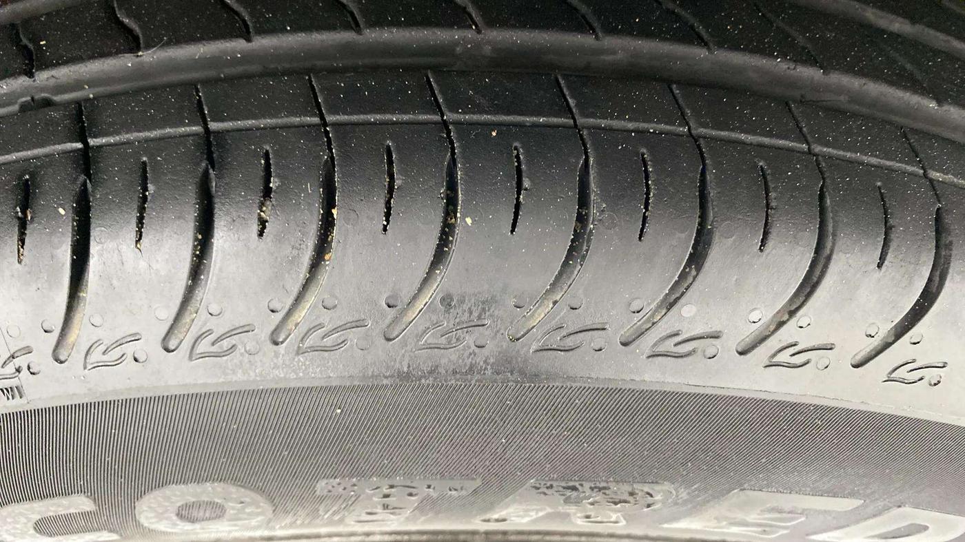 2019 Maruti Dzire VXI AMT, Petrol, Automatic, 77,826 km, Right Front Tyre Tread