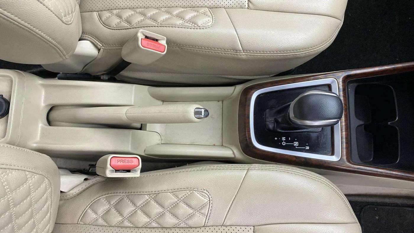 2019 Maruti Dzire VXI AMT, Petrol, Automatic, 77,826 km, Gear Lever