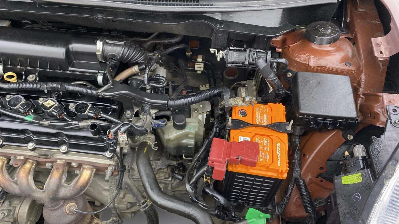2019 Maruti Dzire VXI AMT, Petrol, Automatic, 77,826 km, Engine View - Left