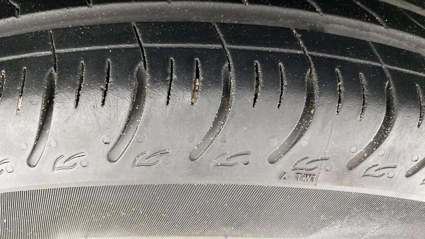 2019 Maruti Dzire VXI AMT, Petrol, Automatic, 77,826 km, Left Rear Tyre Tread