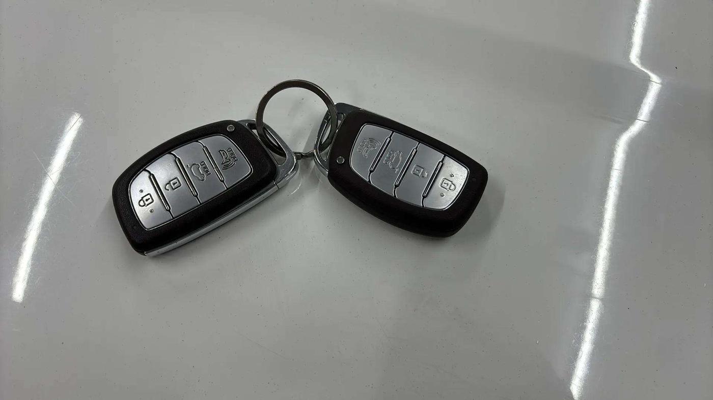 2020 Hyundai VENUE SX PLUS 1.0 TURBO DCT, Petrol, Automatic, 21,534 km, Key Close Up